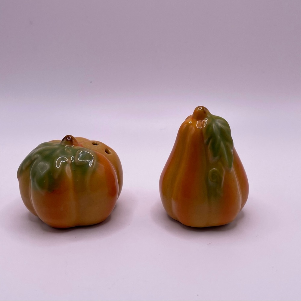Small Pumpkin and Gourd Autumn Thanksgiving Salt And Pepper Shakers w/ Stoppers